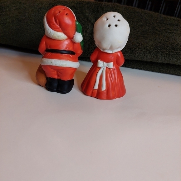 Vintage* Russ Mr & Mrs Claus Salt and Pepper Shakers - Picture 3 of 7